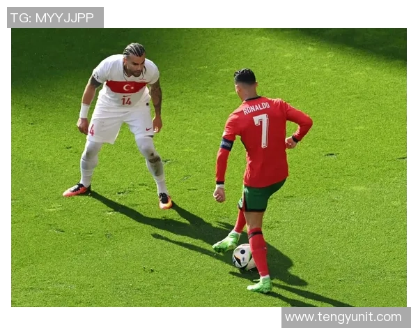 足球明星射门瞬间的完美动作解析与技巧分享 足球明星射门瞬间的完美动作解析与技巧分享